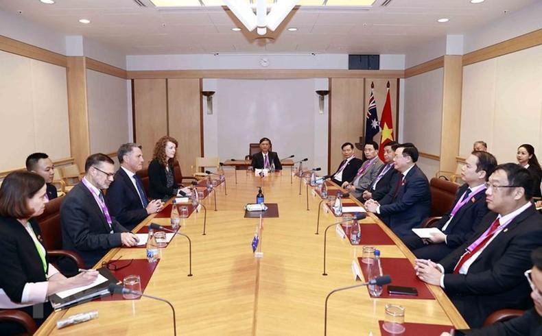 越南国会主席王廷惠会见澳大利亚副总理兼国防部长理查德•马勒斯。 越南国会主席王廷惠会见澳大利亚副总理兼国防部长理查德•马勒斯。