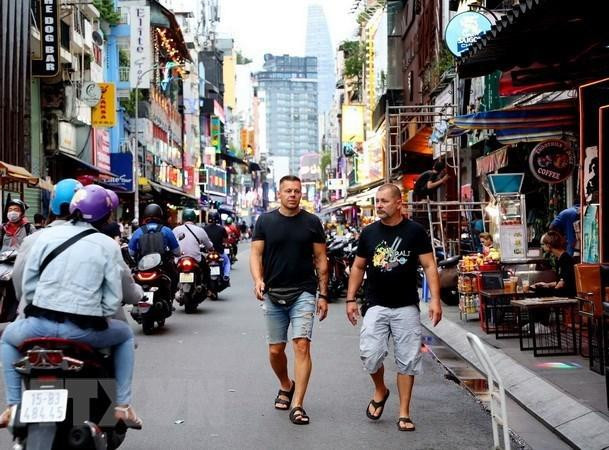 今年前9个月,越南接待国际游客量超180万人次。 今年前9个月,越南接待国际游客量超180万人次。