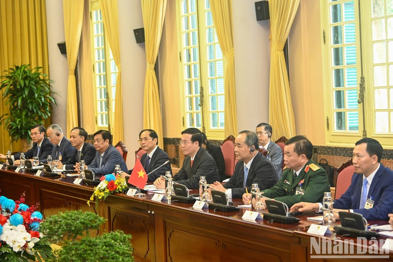 越南代表团出席会谈。 越南代表团出席会谈。