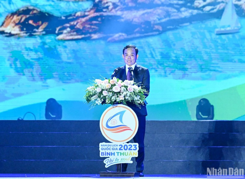 越南政府副总理陈流光在开幕式上发表讲话。 越南政府副总理陈流光在开幕式上发表讲话。