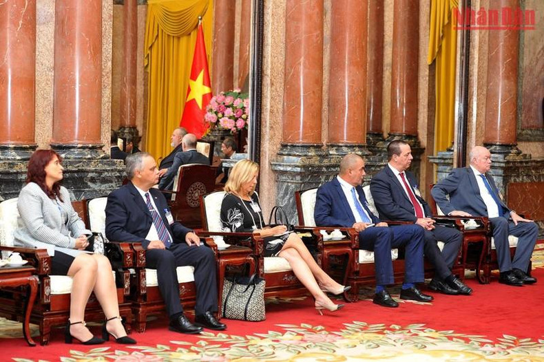 古巴政府高级代表团与会。