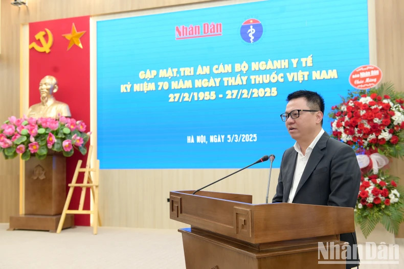 黎国明同志在见面会上发表讲话。 黎国明同志在见面会上发表讲话。