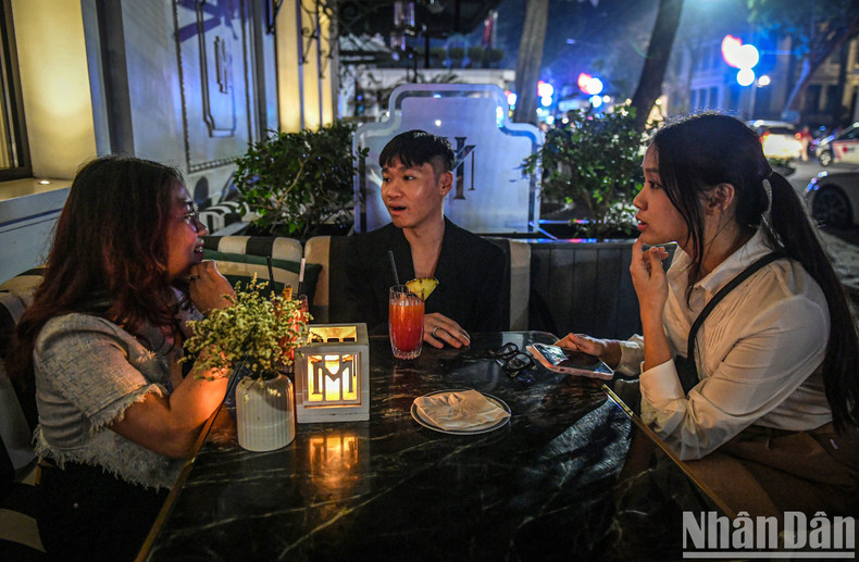 河内市民积极响应2023年“地球一小时”活动【组图】 ảnh 10 河内市民积极响应2023年“地球一小时”活动【组图】 ảnh 10