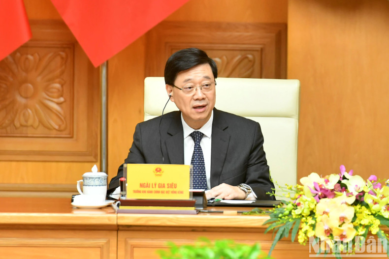 中国香港特别行政区行政长官李家超在会上发表讲话。 中国香港特别行政区行政长官李家超在会上发表讲话。