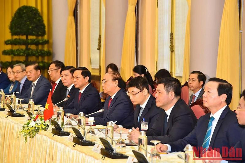 越南国家主席阮春福和越南高级代表团。 越南国家主席阮春福和越南高级代表团。