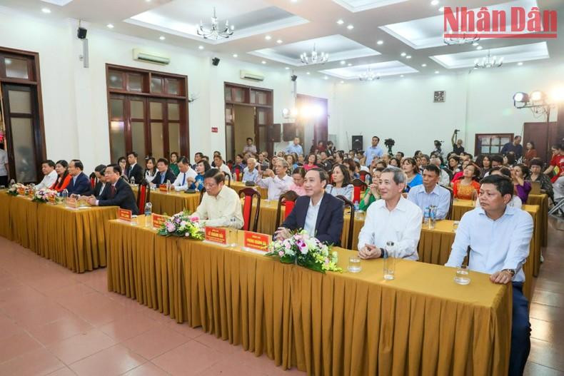 出席馆圣坊全民族大团结日活动的各位代表。 出席馆圣坊全民族大团结日活动的各位代表。