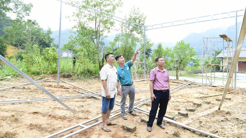 政府已规划场地,为沾化县安立乡那拿岸(Nà Ngận)村的居民重建住所。 政府已规划场地,为沾化县安立乡那拿岸(Nà Ngận)村的居民重建住所。