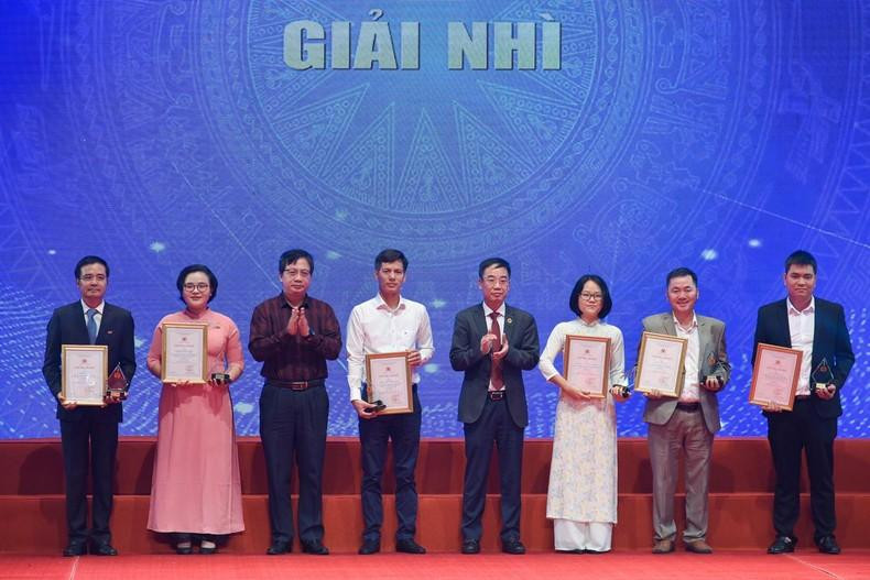 获得二等奖的作者。