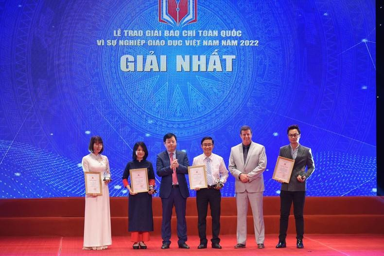 获得一等奖的作者。