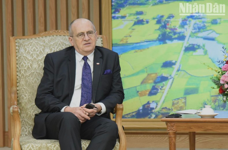 波兰外长兹比格涅夫·劳在会见中发表讲话。 波兰外长兹比格涅夫·劳在会见中发表讲话。