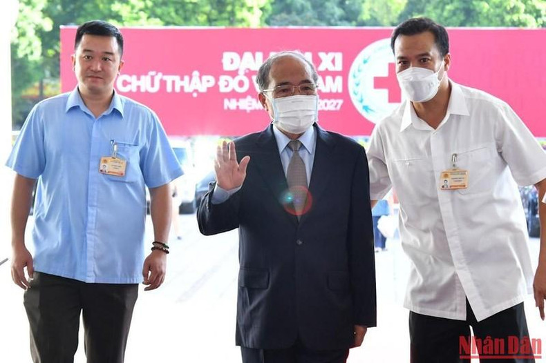 前越南国会主席阮生雄出席大会。