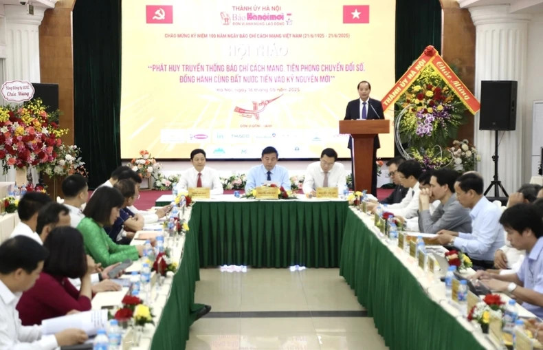 研讨会场景。 研讨会场景。