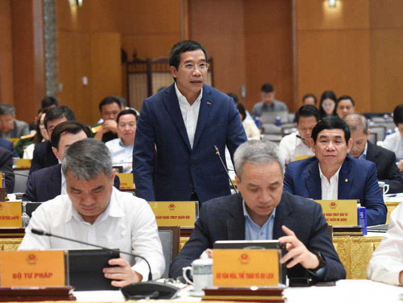 越南军队股份商业银行董事长刘忠泰发表讲话。 越南军队股份商业银行董事长刘忠泰发表讲话。