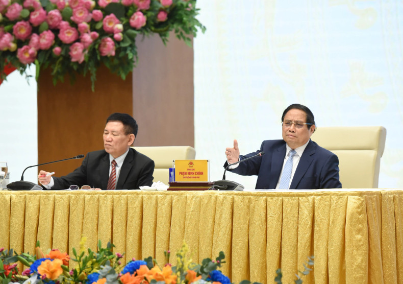 范明正总理主持会议。 范明正总理主持会议。