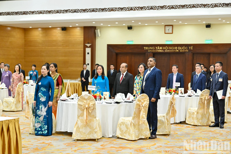 出席宴会的各位代表。