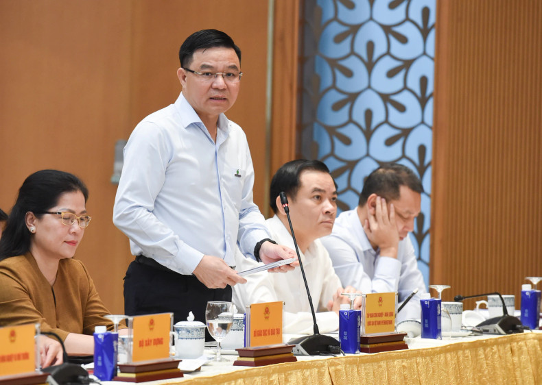 越南石油与天然气集团董事长黎孟雄发表讲话。 越南石油与天然气集团董事长黎孟雄发表讲话。
