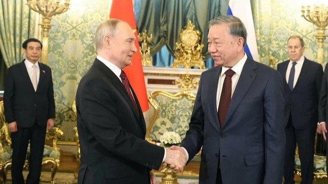 越共中央总书记苏林与俄罗斯总统弗拉基米尔·普京举行闭门会谈。