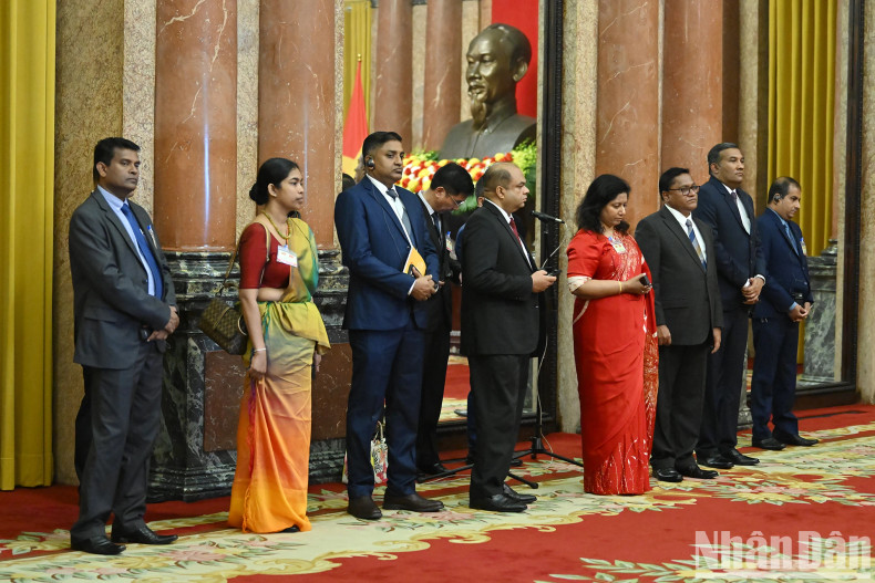 出席记者会的斯里兰卡代表。