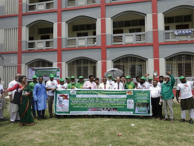 与会代表合影。（图片来源：越通社）