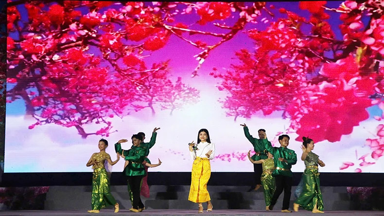 开幕之夜精彩上演的高棉族传统舞蹈。 开幕之夜精彩上演的高棉族传统舞蹈。