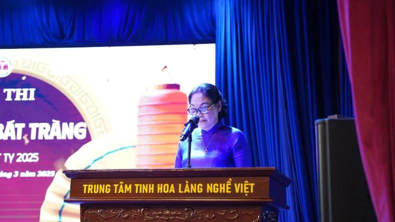 艺人河氏荣始终怀着对传承和发展传统手工艺文化的热情。