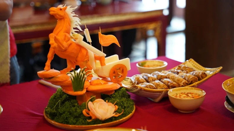 这些美食不仅味道可口，摆盘也极具美感。