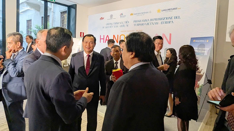 越南旅游推介会在米兰成功举行。(图片来源:越南国家旅游局) 越南旅游推介会在米兰成功举行。(图片来源:越南国家旅游局)