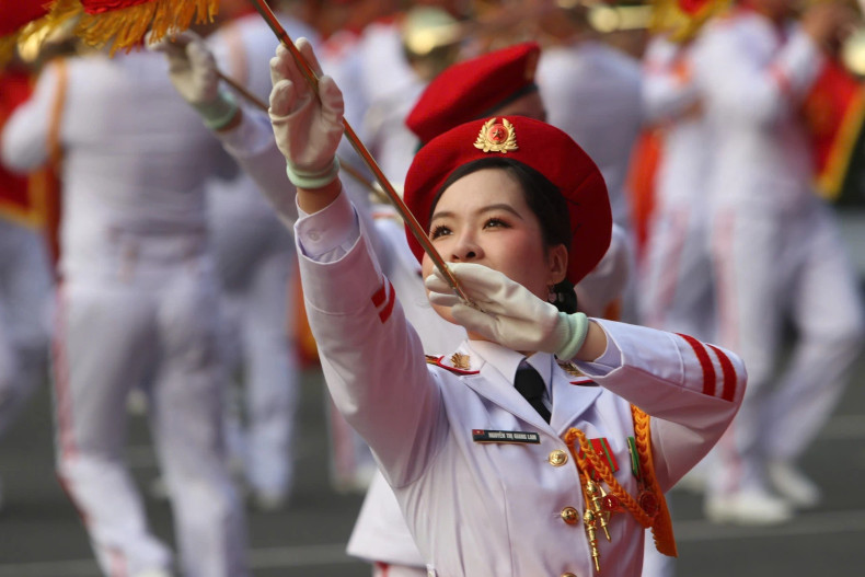 仪式上的“祖国充满喜悦”艺术枪舞与军乐表演。 仪式上的“祖国充满喜悦”艺术枪舞与军乐表演。