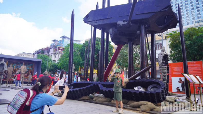 祖国未来栋梁的可爱身影令人动容。