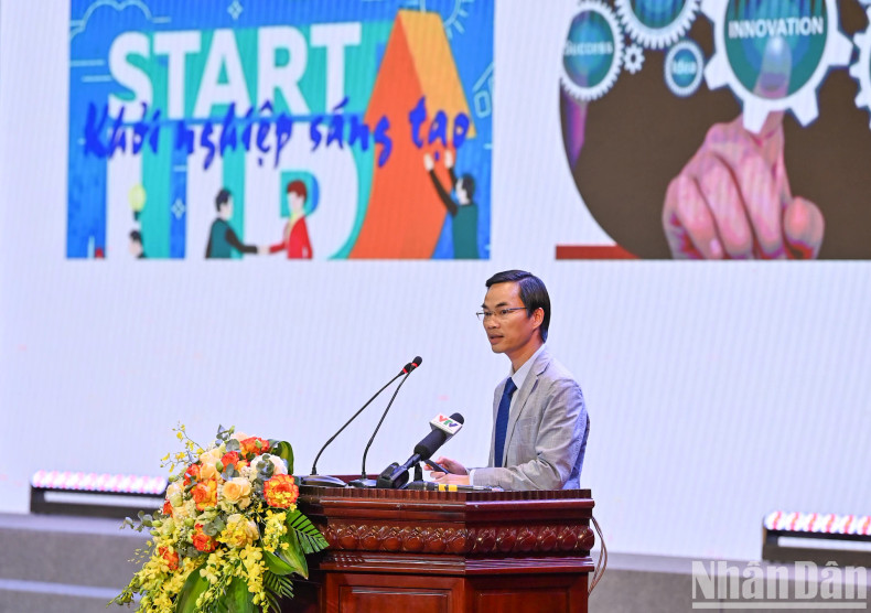 财政部国家创新中心副主任杜进胜在论坛上发表主题演讲。