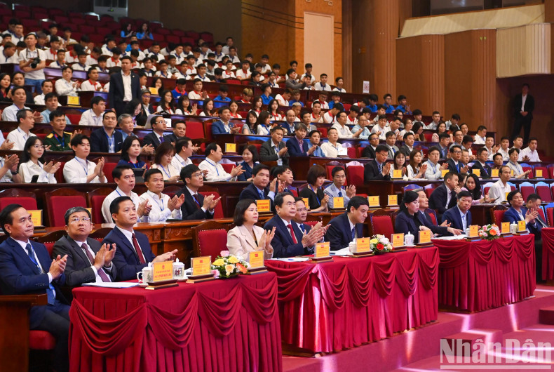 此次活动是北宁省展现其政治决心和坚定行动的重要事件，旨在实现成为全国在科技实力和数字化转型方面领先地区的目标。