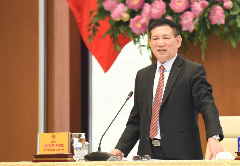 政府副总理胡德福在会上发表讲话。 政府副总理胡德福在会上发表讲话。
