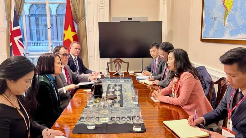 双方会见场面。（图片来源：越通社）