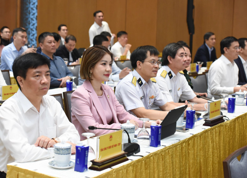 与会代表。 与会代表。