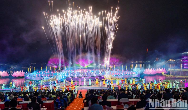 顺化市人民委员会主席阮文芳表示希望给游客和观众带来一个精彩的旅游年，旨在弘扬顺化的文化遗产价值，并为游客提供体验传统与现代相结合的独特机会。