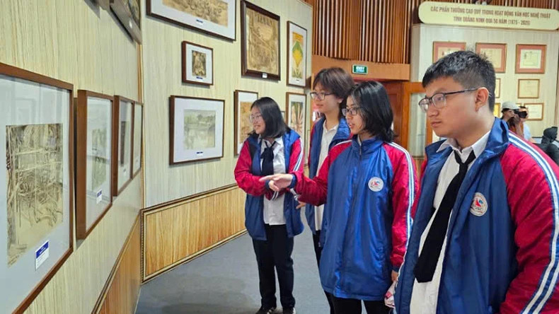 展览也是一次广泛传播民族历史、文化与革命传统的契机。