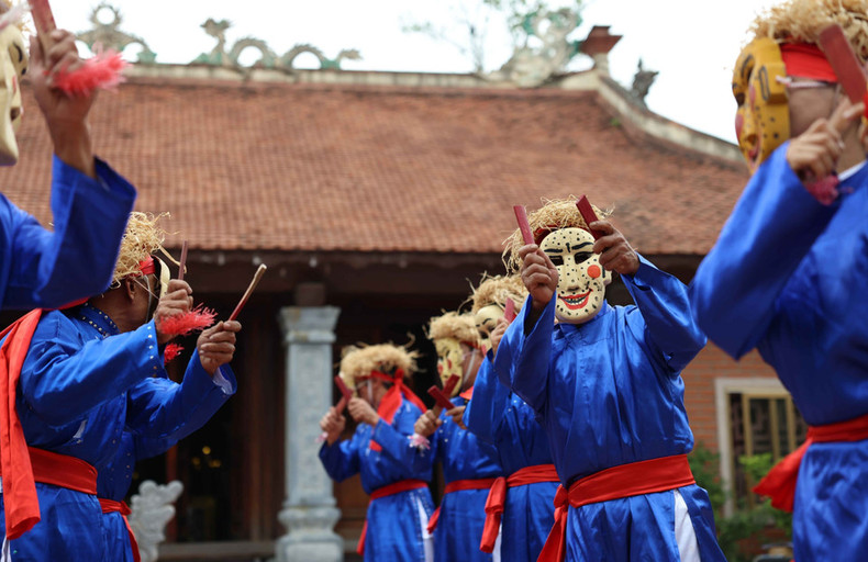 清化省春普(Xuân Phả)舞蹈——越南国家级非物质文化遗产之一。 清化省春普(Xuân Phả)舞蹈——越南国家级非物质文化遗产之一。