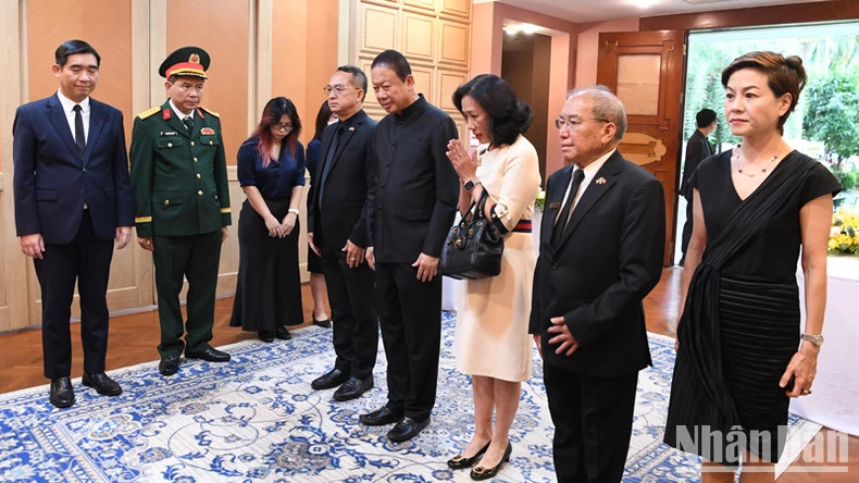 泰越友好协会代表团吊唁原国家主席陈德良逝世。