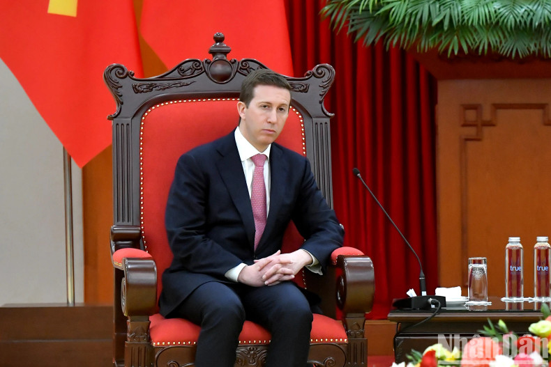 杰弗里·大卫·普尔曼先生在会见中发表讲话。