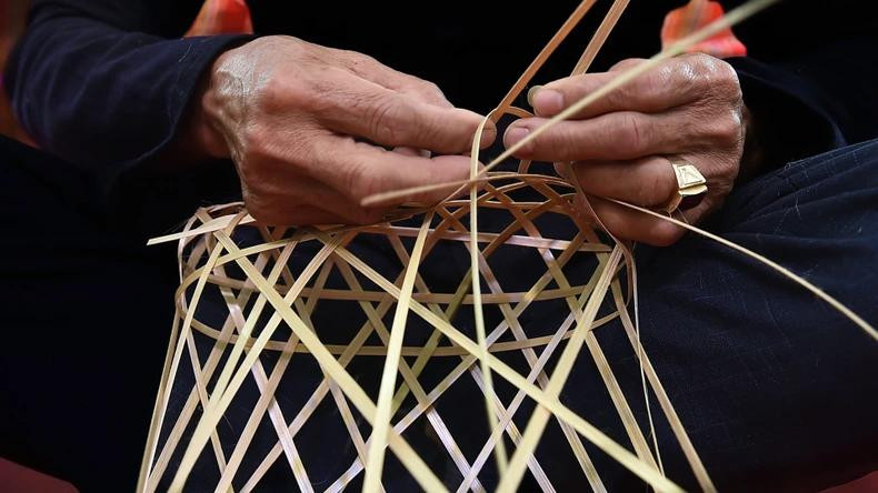 干鱼储存器具编织比赛 干鱼储存器具编织比赛