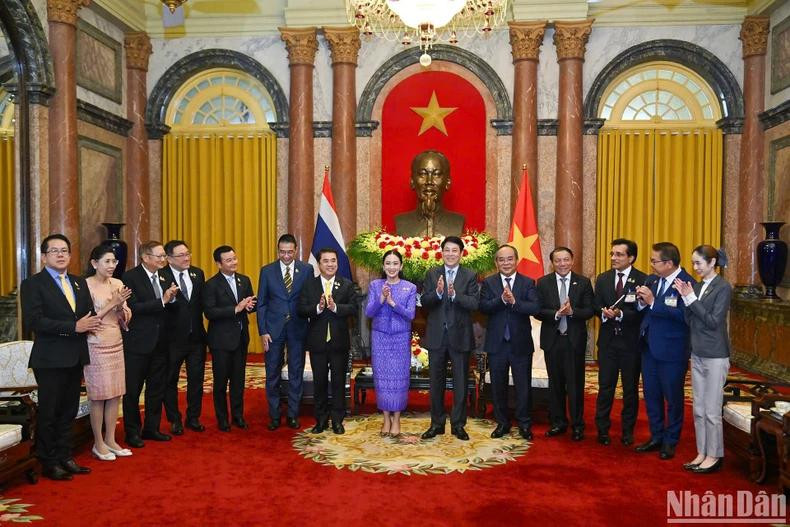 越泰两国代表合影。 越泰两国代表合影。