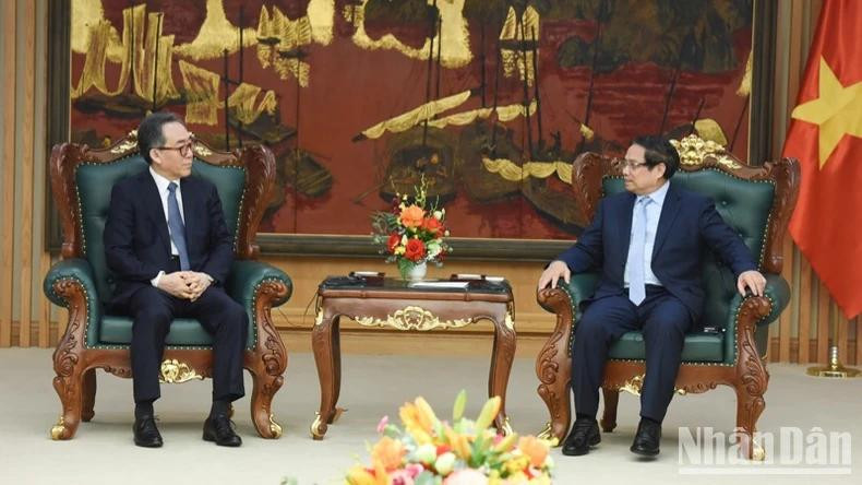 范明正总理会见韩国外长赵兑烈。 范明正总理会见韩国外长赵兑烈。