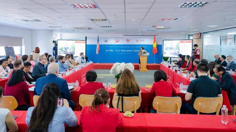 鸿庞大学与美国高校合作交流会议现场 鸿庞大学与美国高校合作交流会议现场