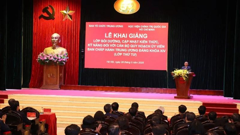 越共中央政治局委员、中央书记处常务书记陈锦秀同志在开班仪式上发表指导性讲话。 越共中央政治局委员、中央书记处常务书记陈锦秀同志在开班仪式上发表指导性讲话。