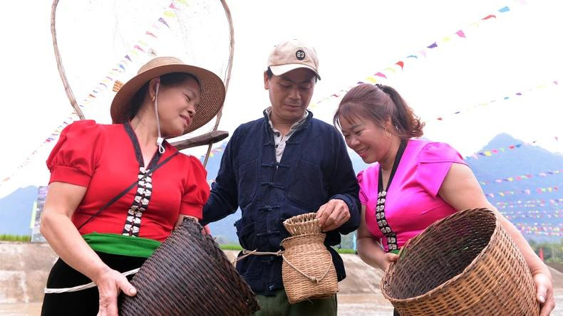 展示“战利品”。 展示“战利品”。