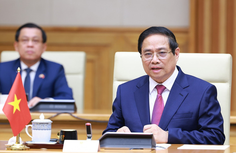 越南政府总理范明正在会上发表讲话。