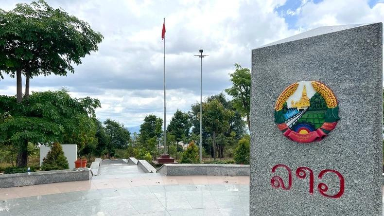 界碑上的老挝国徽。