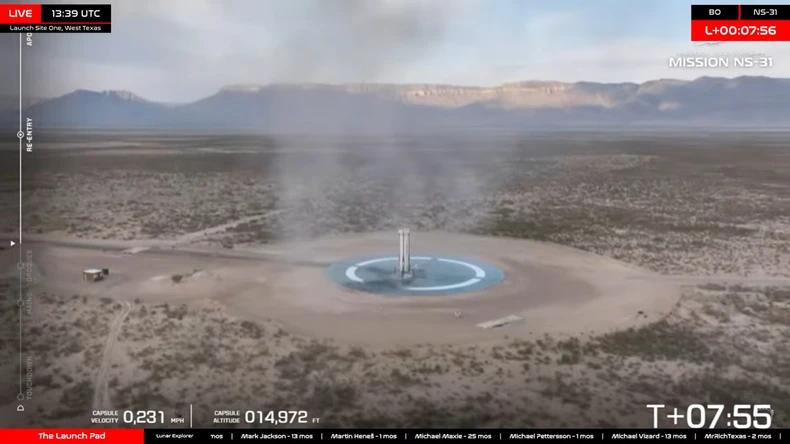 新谢泼德号的推进系统成功降落在预定地点。