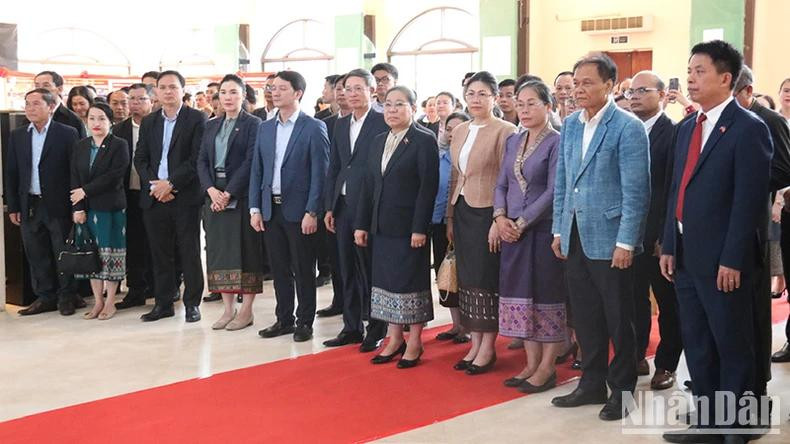 与会代表出席图片展开幕式。