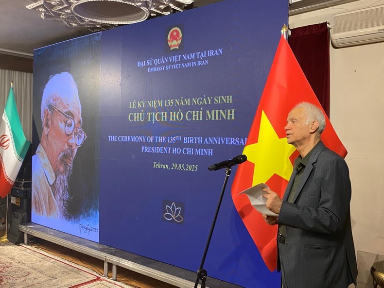 伊朗越南友好协会主席赛义德·卡迈勒·萨贾迪在仪式上致辞。（图片来源：越南驻伊朗大使馆）